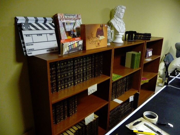 ALL 5 shelves Encyclopedia Americana set