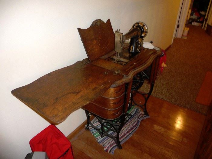 Antique Free No. 5 Treadle sewing machine complete with the beautiful cabinet 