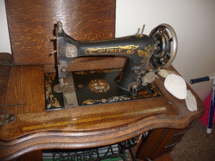 Antique Free No. 5 Treadle Sewing Machine