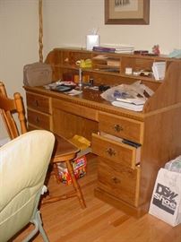 Beautiful oak desk with lots of drawers and storage