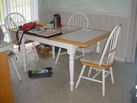 Nice inlaid kitchen table with leaf and 4 chairs