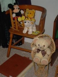 Old child, or doll high chair