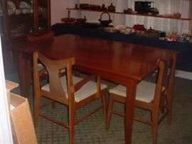 A better view of the Mid Century table and chairs...comes with full table pads