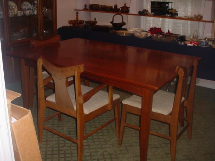 A better view of the Mid Century table and chairs...comes with full table pads