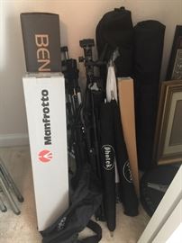 Many different tripods 