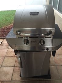Small gas grill 