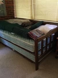 Twin trundle bed