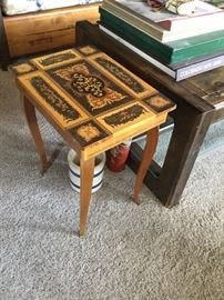 Music box/jewelry box table