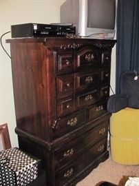 Chest of drawers