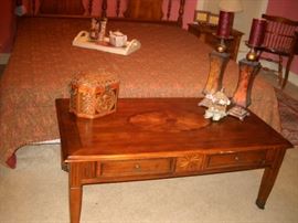 COFFEE TABLE WITH INLAID WOOD