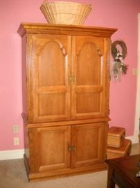 OAK ARMOIRE ENTERTAINMENT CENTER