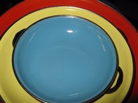 set of 3 enamelware pans with handles - Yugoslavia