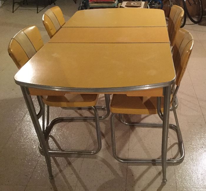 Side View of 1950's Kitchen Set