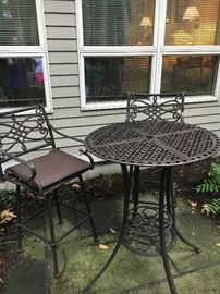 San Remo Outdoor table and barstools 
