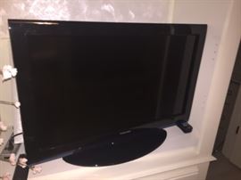 Toshbia 32" Flat Screen TV