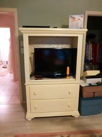 Broyhill Tv/Media unit with 2 drawers