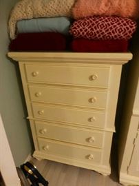 Broyhill 5 Drawer Chest