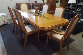 oak dining room table and chairs 349.00