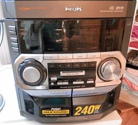 Philips FW C399 Mini HI-FI Stereo System (3CD/2 Tape Capacity)