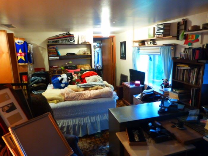 Estate/Tag Sale Inside Private Home in New Boston, MI starts on 10/7/2016