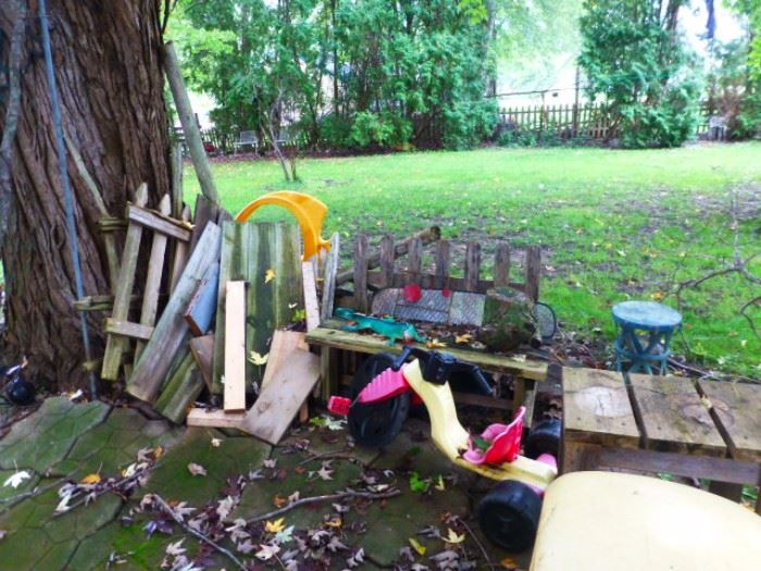 Estate/Tag Sale Inside Private Home in New Boston, MI starts on 10/7/2016