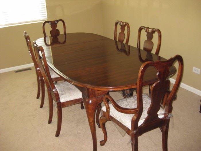 Fabulous antique Queen Anne dining table and 6 chairs