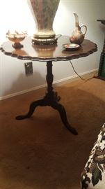 Pedestal table