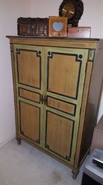 Vintage gentlemans chest