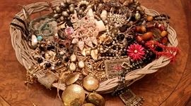 Lots of jewelry