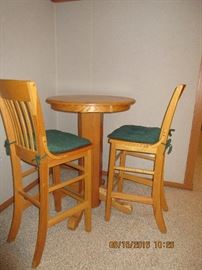 Solid oak bistro/pub table and chairs
