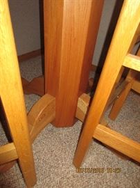 Solid oak bistro/pub table and chairs