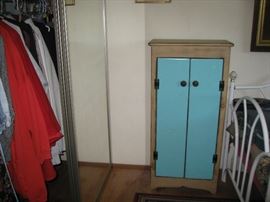 Wood 2 door cabinet