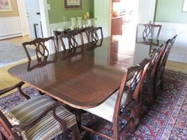 Kindel table w/8 Chairs and 4 leaves