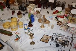 Small scale dollhouse furniture, lamps and kitchen items