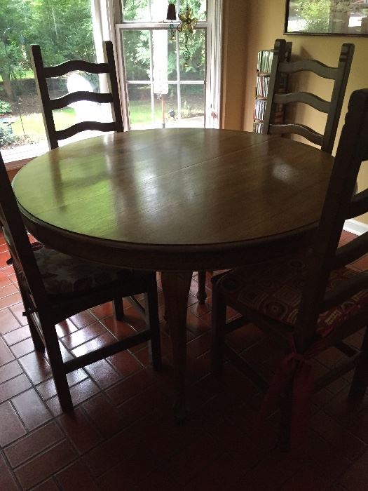 Dining Table with 2 leaves