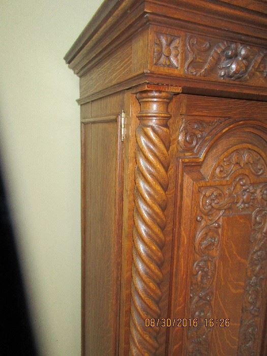Beautiful Wardrobe Hand carved solid wood!