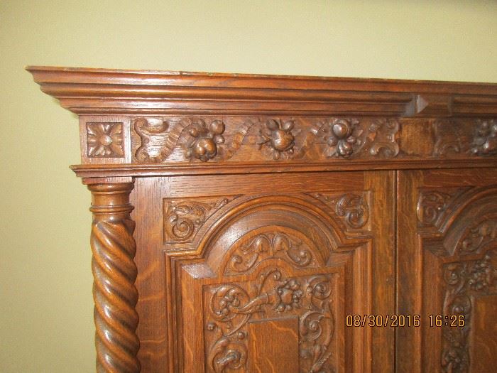 Beautiful Wardrobe Hand carved solid wood!