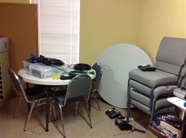 Round folding tables