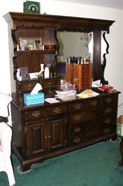 Pine Bedroom Dresser w/Mirror
