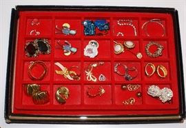 Costume Jewelry Brooches & Pins