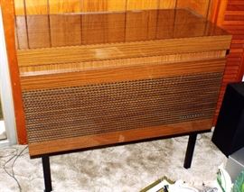 TELEFUNKEN ANTIQUE RADIO AND STEREO IN CABINET
