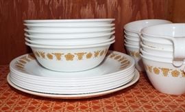 VINTAGE 70'S PYREX CORELLE GOLD BUTTERFLY SET OF DISHES