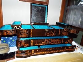 ANTIQUE JAPANESE LACQUER, CARVED WOOD MULTI LEVEL JEWELRY BOX IN EXCELLENT CONDITION