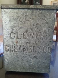 Refrigerator box (for the porch)