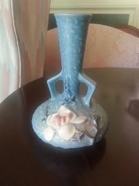 Roseville Magnolia Vase/art pottery 
