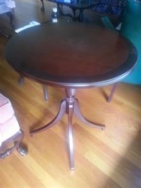 Bombay Antebellum lamp table
