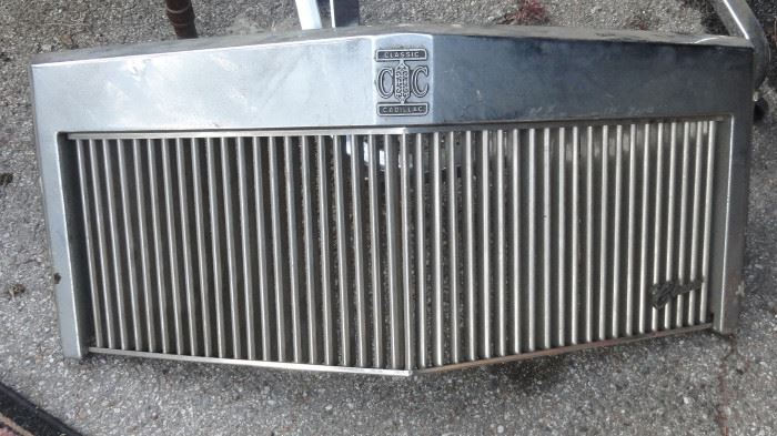 VINTAGE GRILL FOR A CADILLAC