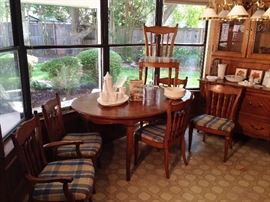 French Country by Thomasville oak dining table, six chairs, 2 leaves