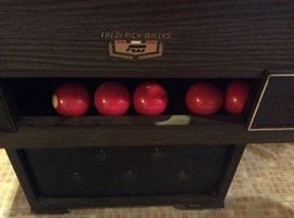 Frederick Willys Game Table, Pool Balls