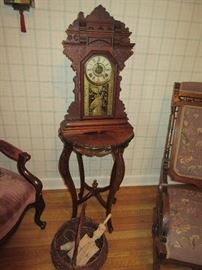 LAMP TABLE / VINTAGE CLOCK